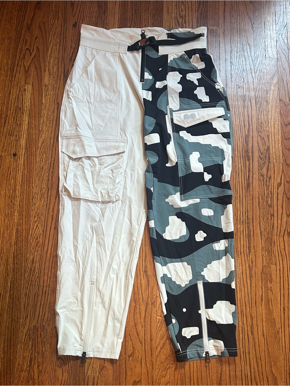 Nike Gray & White Camo Athletic pants L
